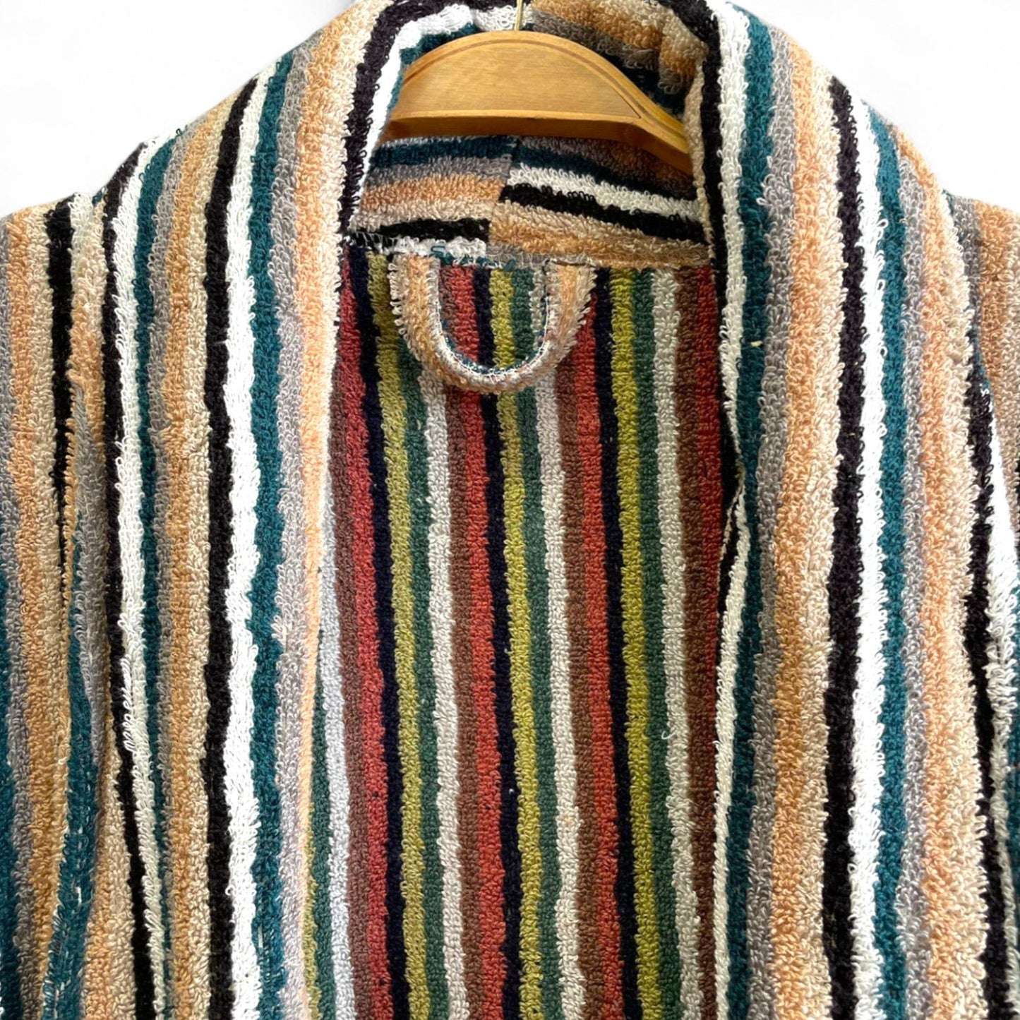 kimono collar Detail of cotton belt and pockets on unisex Turkish terry bathrobe